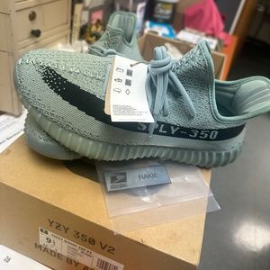 yeezy 350 v2
